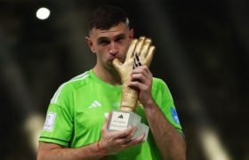 Emiliano Martinez Kiper Terbaik Piala Dunia 2022