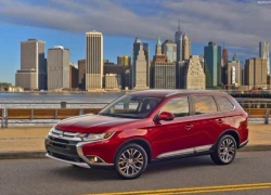 MITSUBISHI Outlander Photos